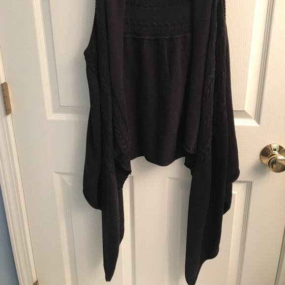 BCBG MaxAzria L sweater vest Black NWOT - Picture 4 of 4